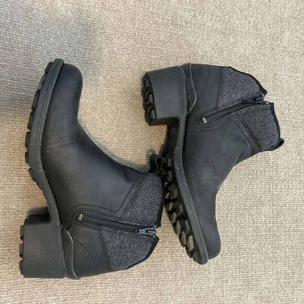 Merrell Booties Womens Size 8 Black Wool Blend Ankle Zip Lug‎ Sole J000886